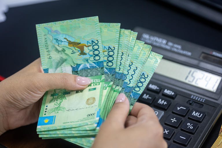 Куди звернутись за грошима до зарплати: огляд Starfin та Credit7
